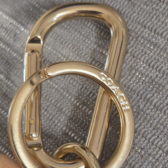 ​Coach Floral Print Leather AirPods Case / Bag Charm – Petal Pink **flawed** - Picture 11 of 11